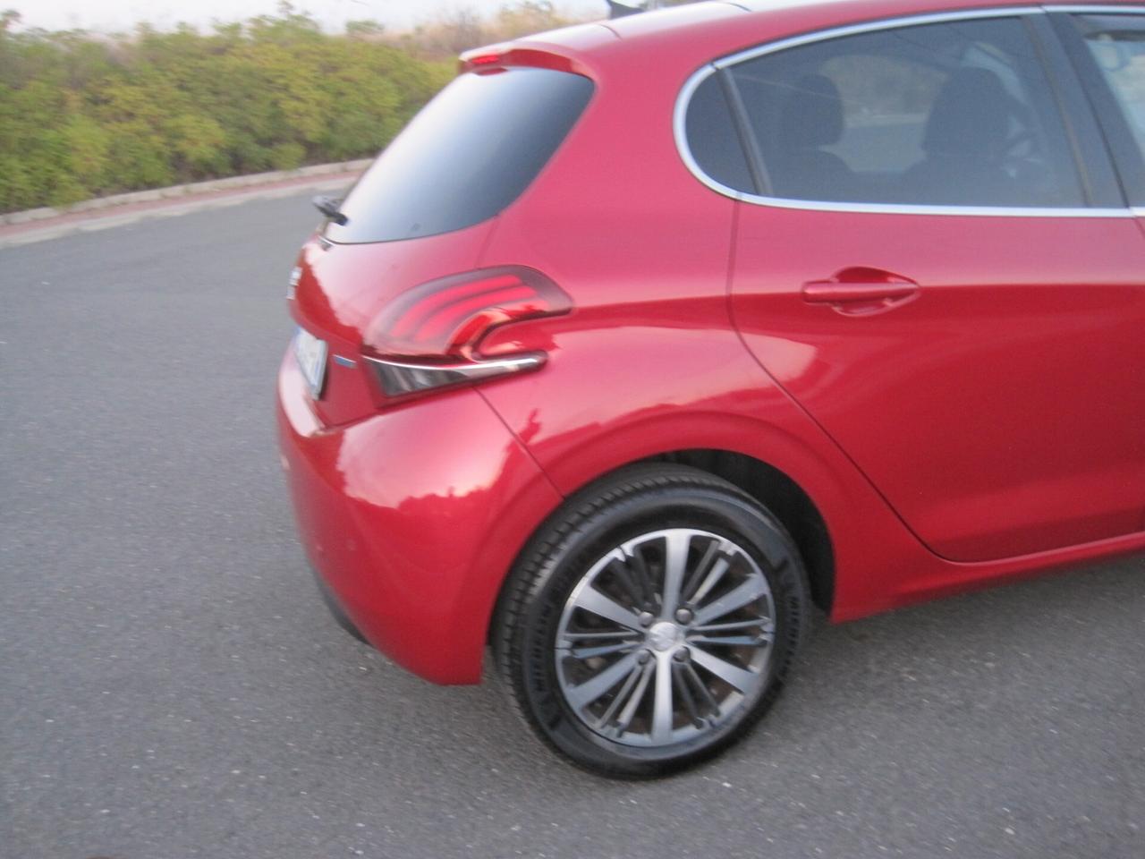 Peugeot 208 PureTech Turbo 110 EAT6 S&S 5 porte Allure