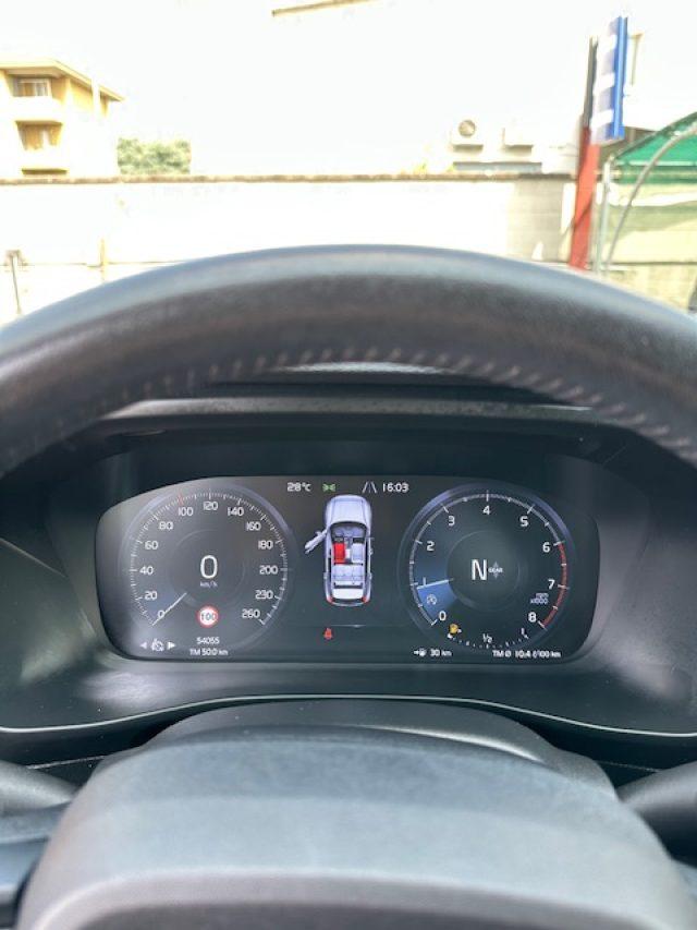 VOLVO XC40 T2 Momentum Core