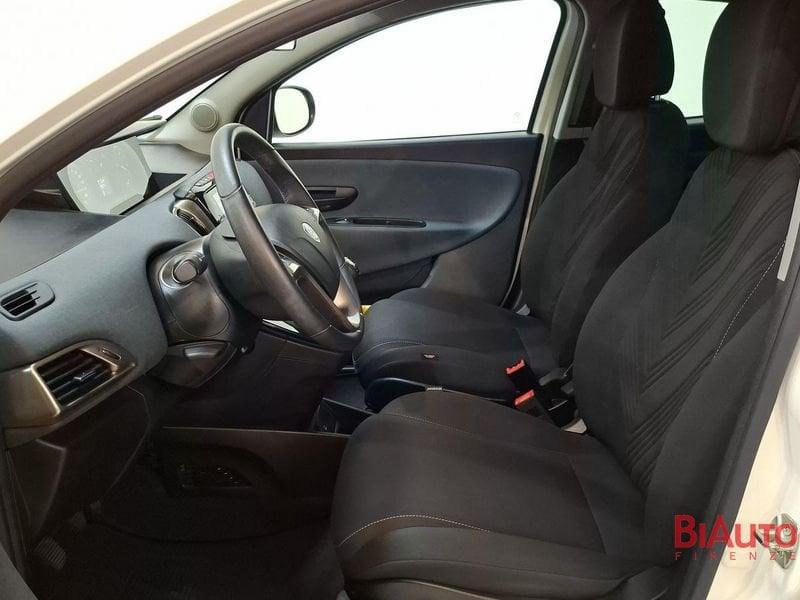 Lancia Ypsilon Ypsilon 1.0 firefly hybrid Gold s&s 70cv
