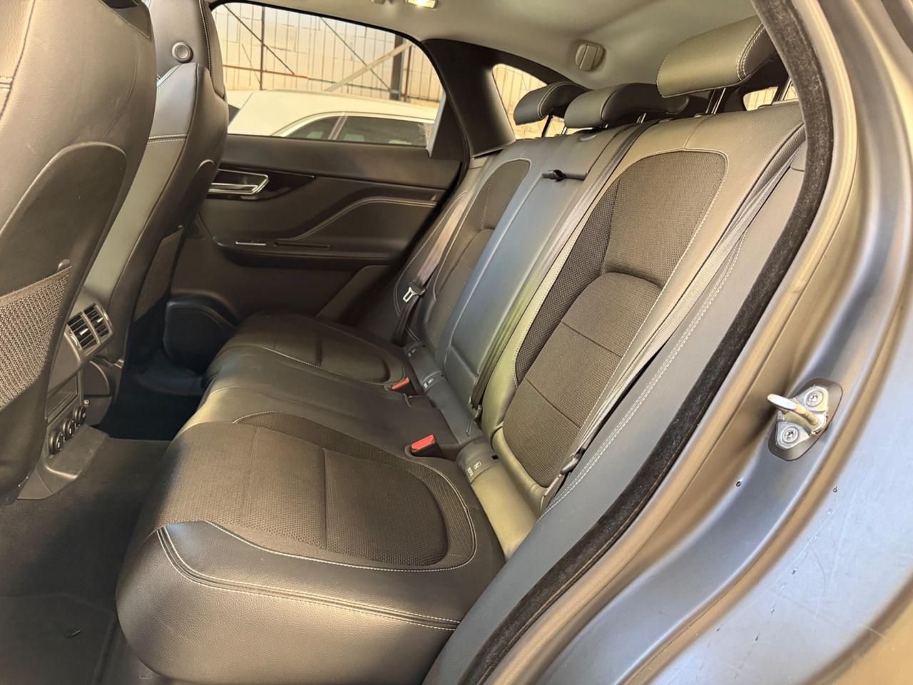 Jaguar F-Pace 2.0 D 180 CV R-Sport 2018