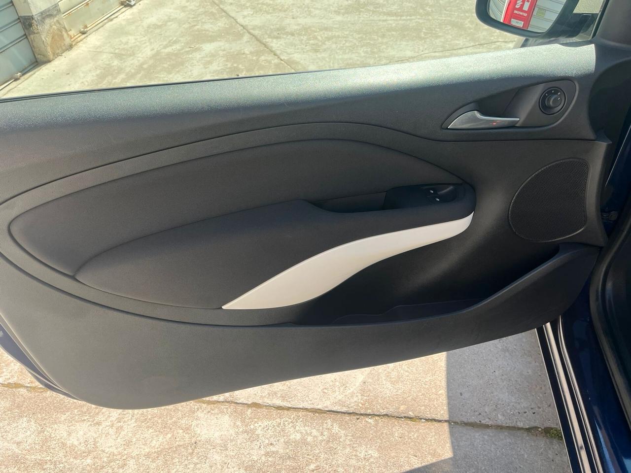 Opel Adam Rocks 1.2 70 CV Air