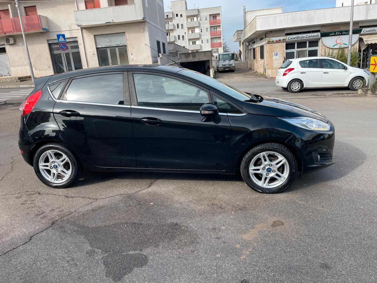 Ford Fiesta 1.5 TDCi 75CV 5 porte Business FINANZIABILE