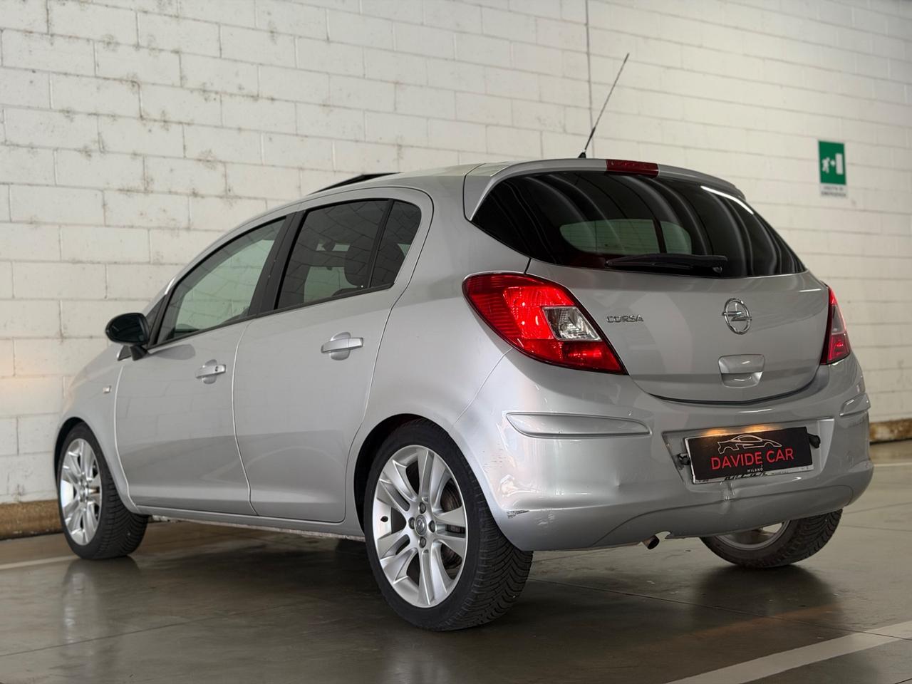 Opel Corsa 1.2 5 porte Club