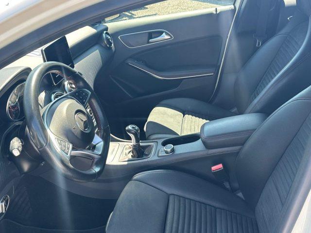MERCEDES-BENZ A 180 Premium