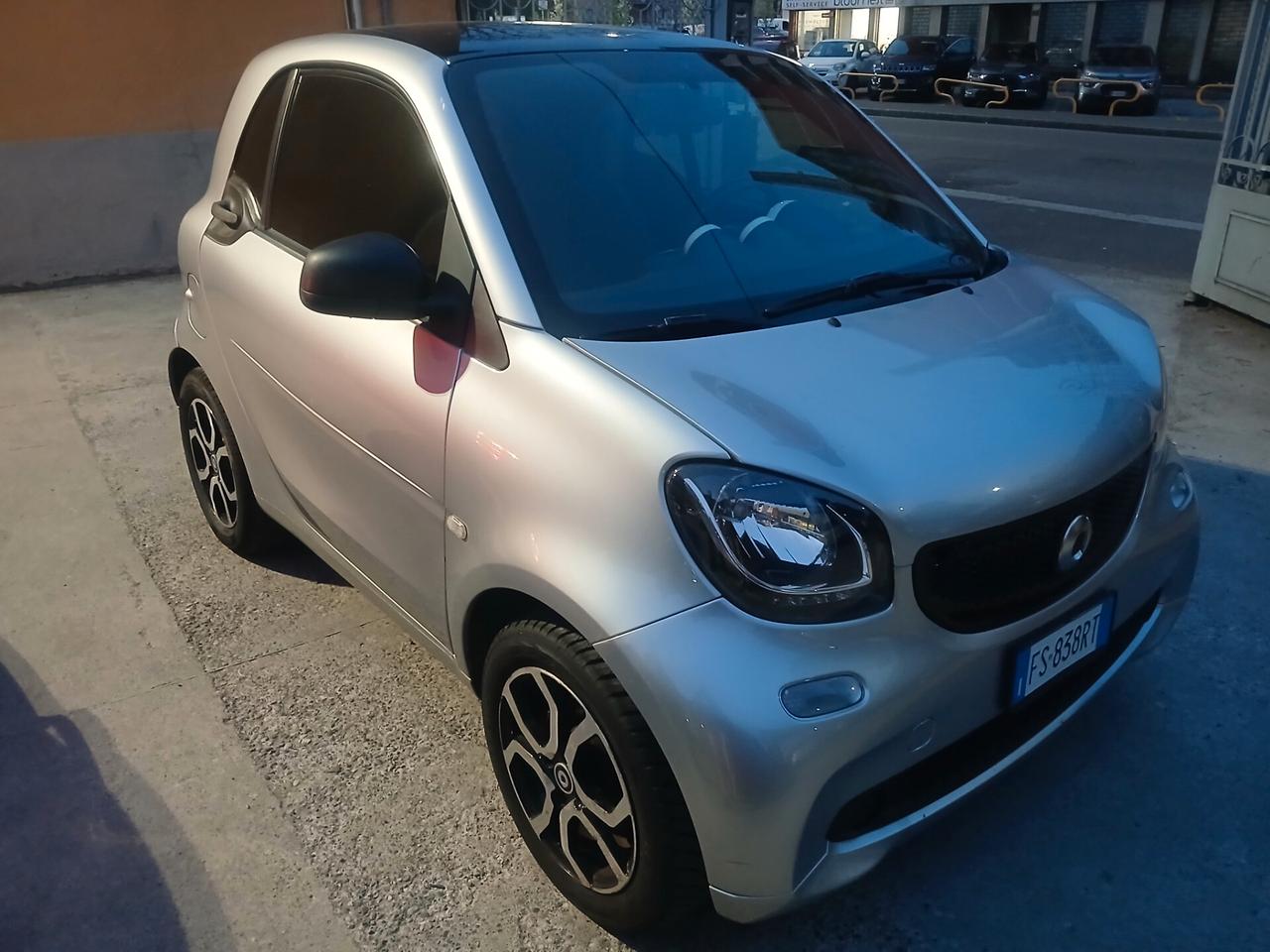 Smart ForTwo 70 1.0 Passion ***AUTOMATICA NAVIGATORE**IDONEA NEOPATENTATI