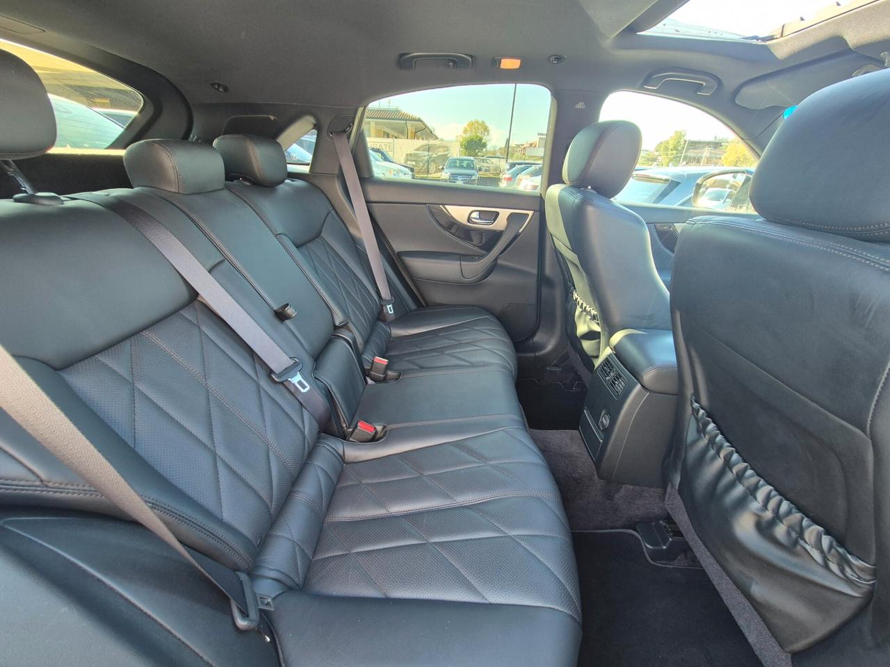 Infiniti QX70 3.0 diesel V6 AT S Premium