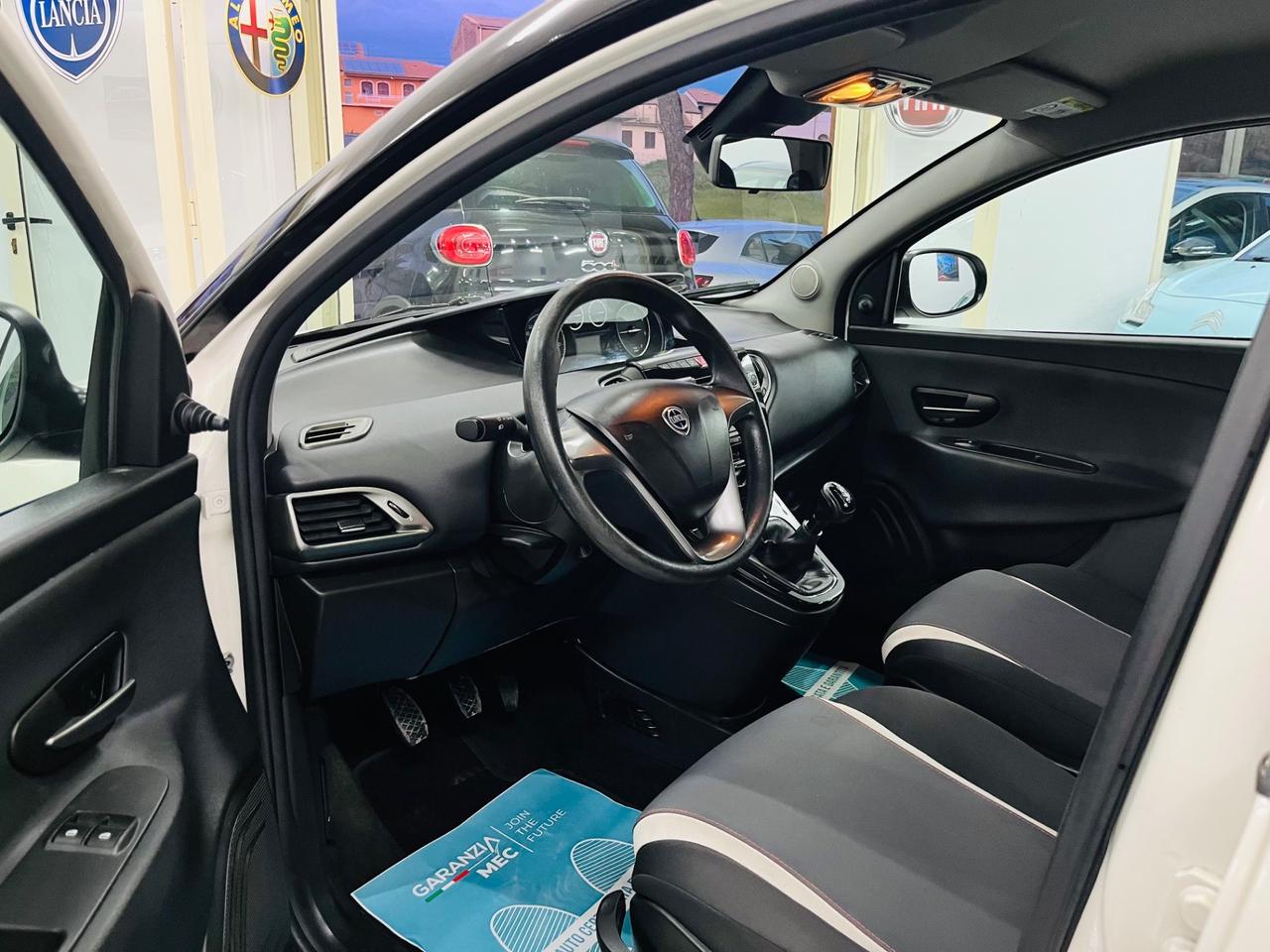 Lancia Ypsilon 1.3 MJT 95 CV Black Edition anno 2014