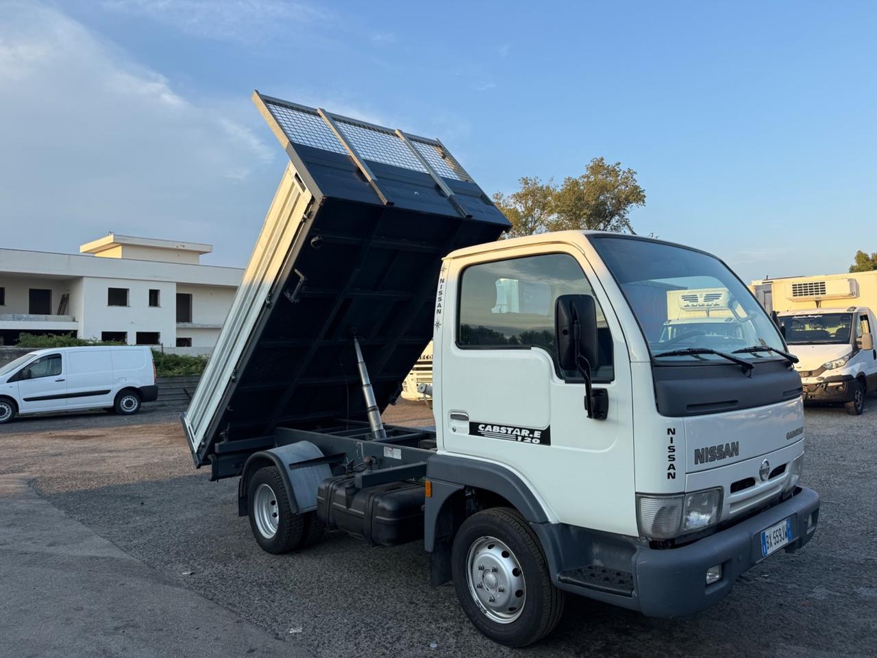 Nissan Cabstar 3.0 Diesel 120 Cv Trilaterale
