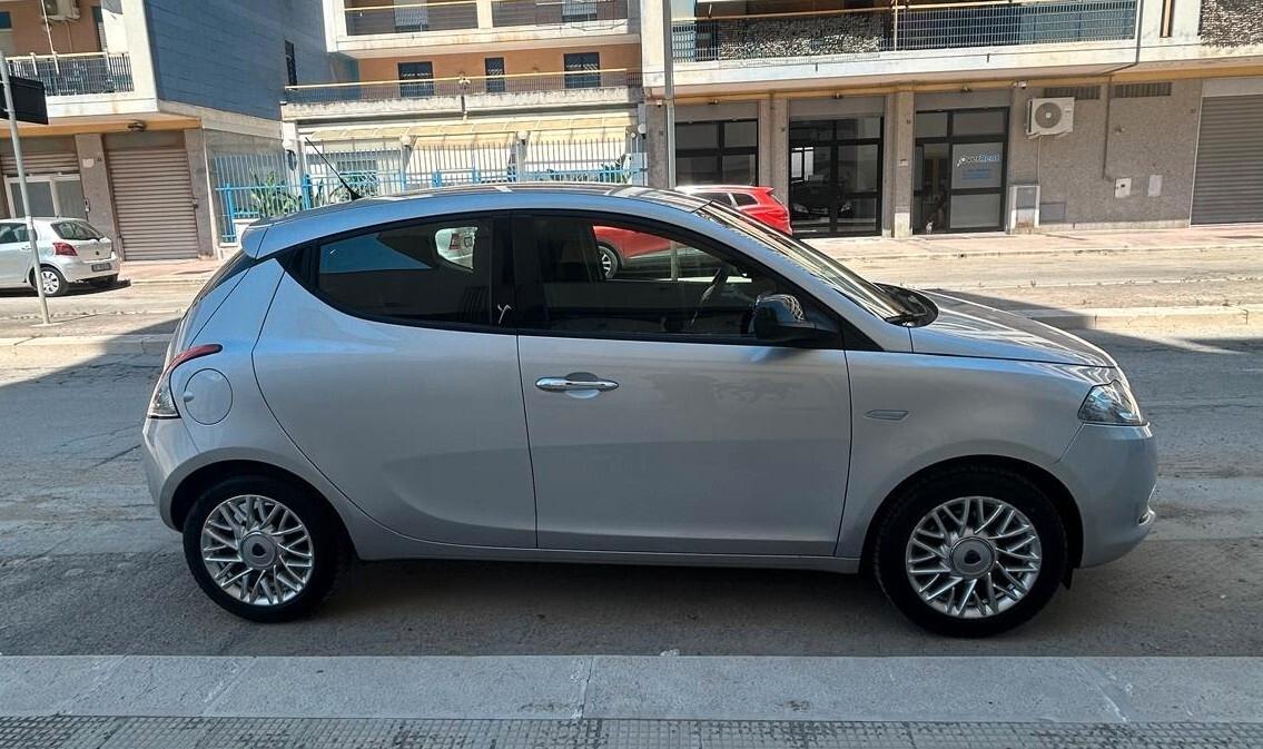 Lancia Ypsilon 1.2 69 CV 5 porte Gold