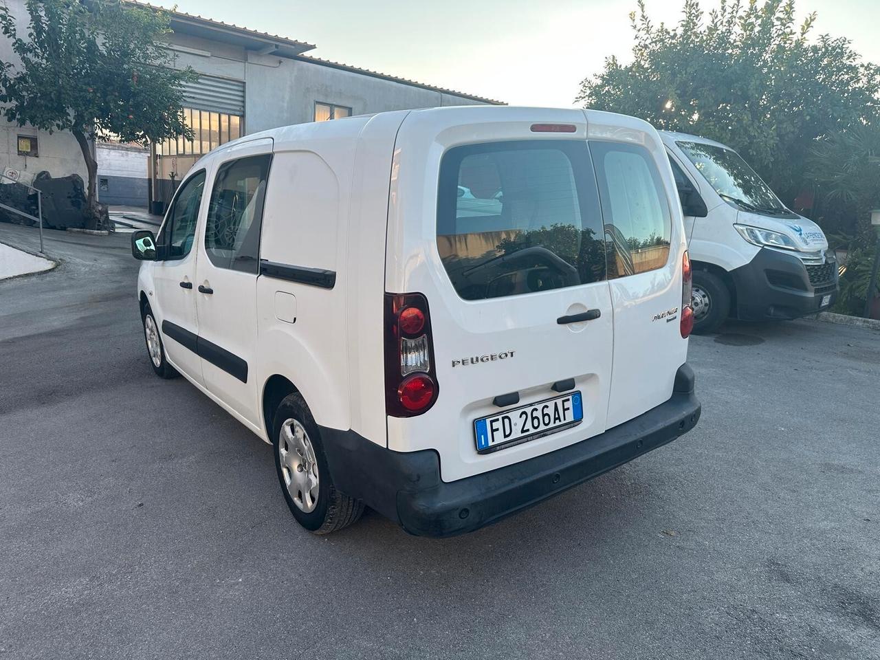 Peugeot Partner Tepee BlueHDi 100 Outdoor