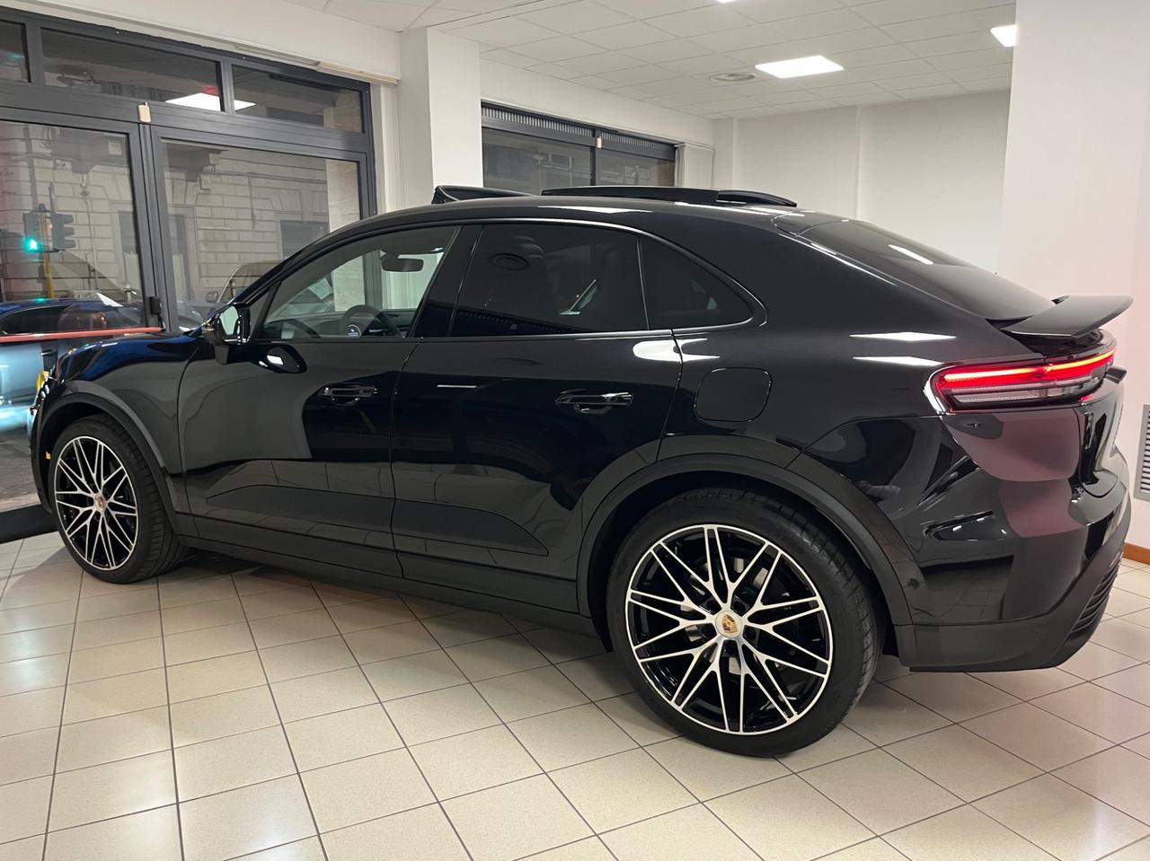 Porsche Macan EV 10000km 2025’