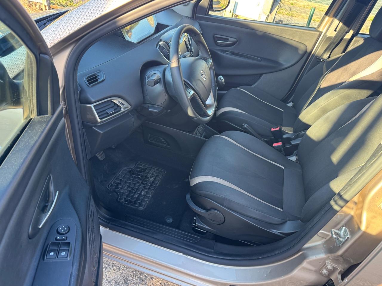 Lancia Ypsilon 1.2 69 CV 5 porte GPL Ecochic Gold NEOPATENTATI