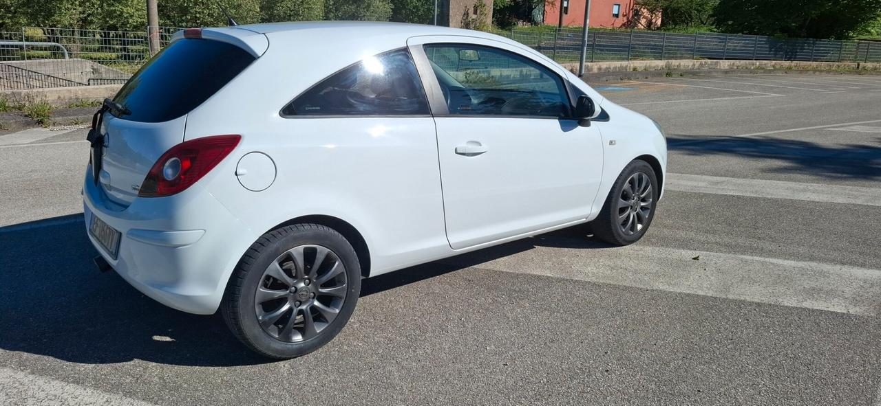 Opel Corsa 1.2 3 porte Club