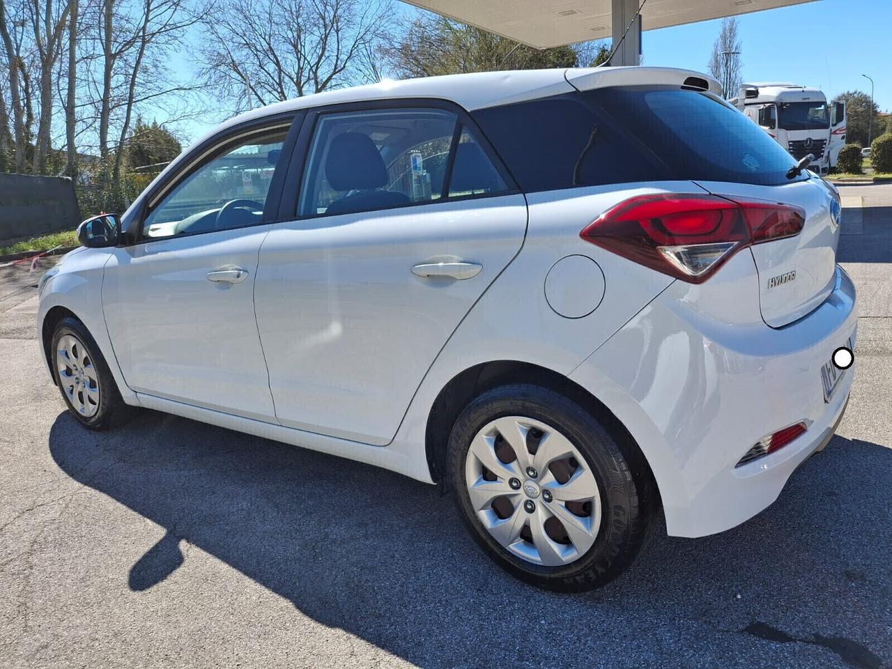 Hyundai i20 1.1 CRDi-*DIESEL EURO 6*NEOPATENTATI*