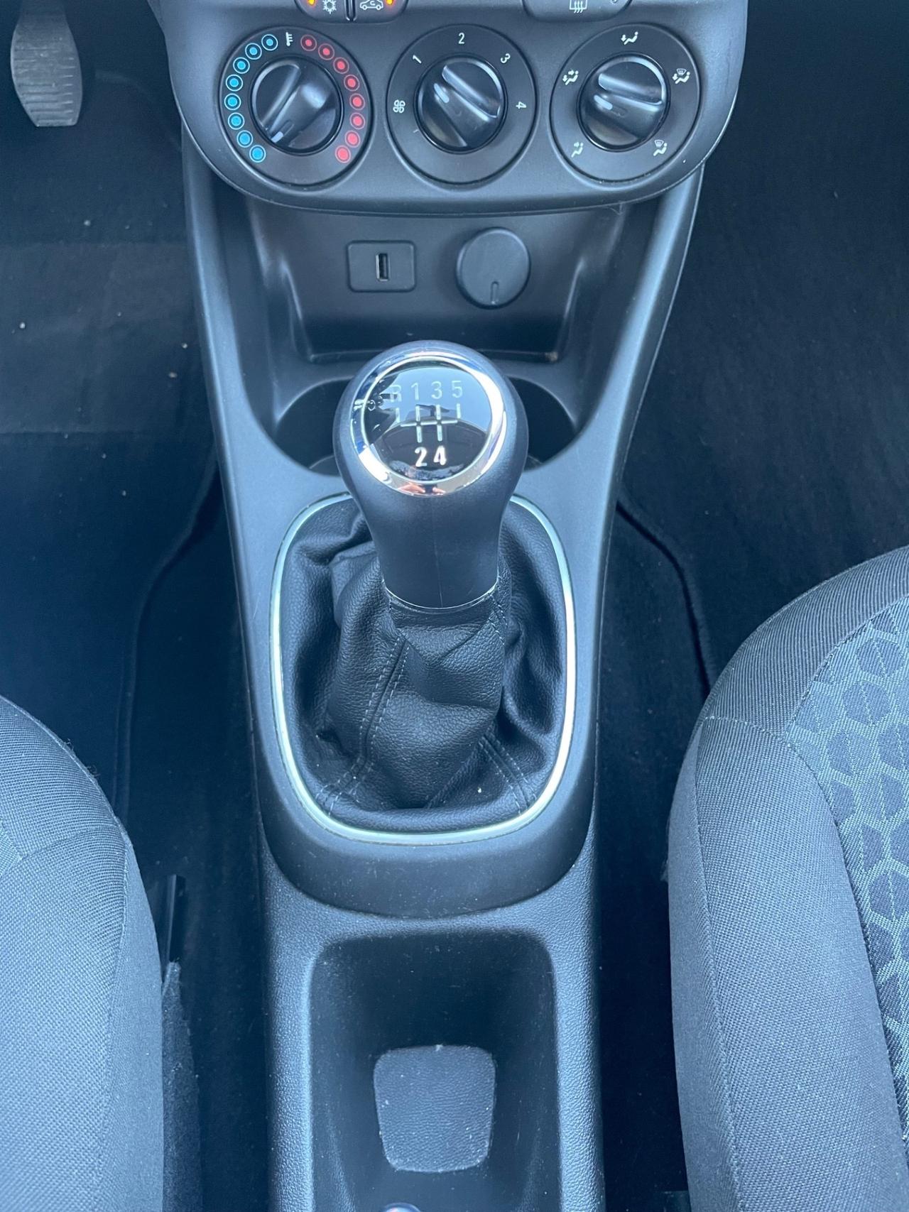 Opel Corsa 1.4 Benzina / GPL - Neopatentati