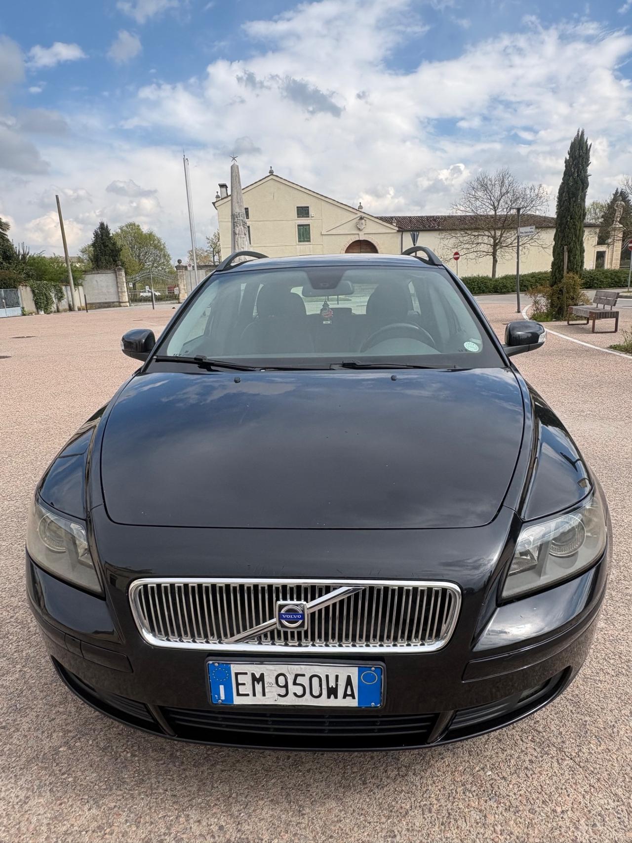 Volvo V50 D anno 2012 pronta a uso ok neo patentati