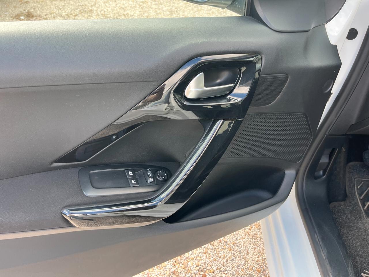 Peugeot 208 1.4 HDi 68 CV 5 porte Allure