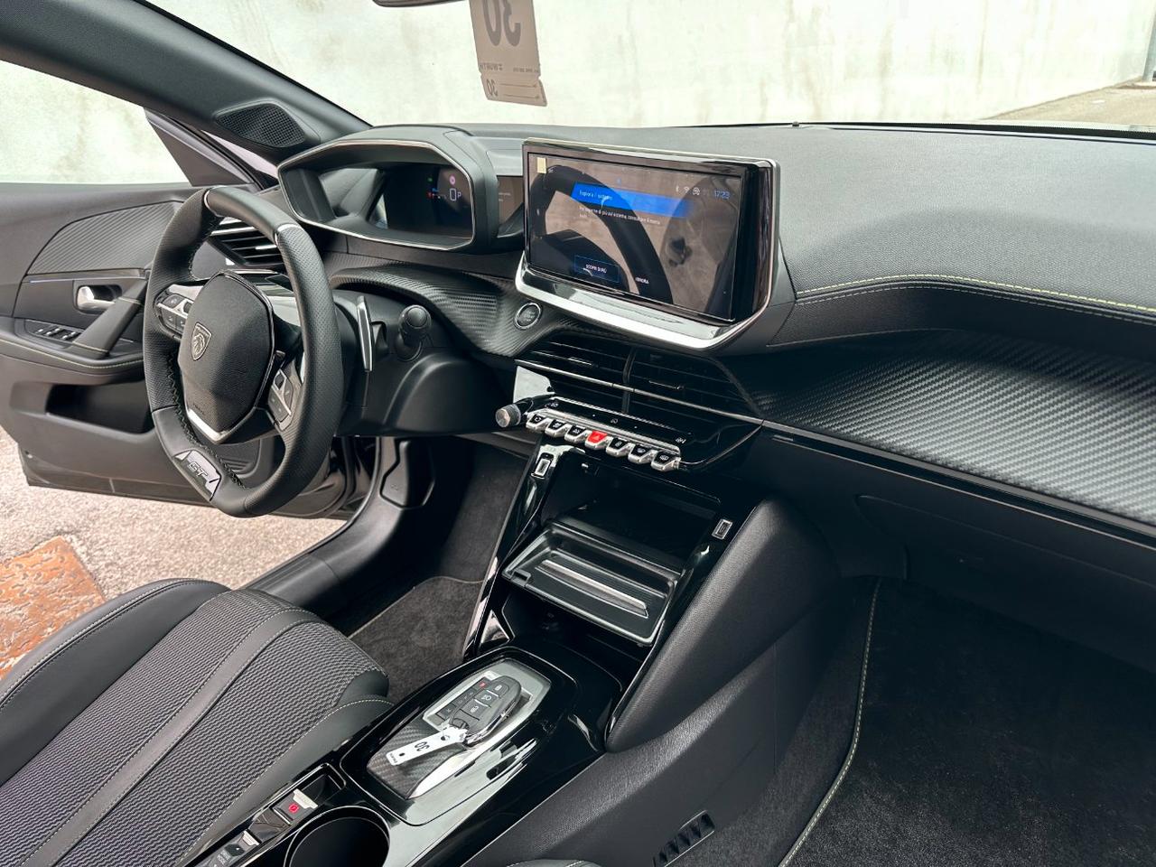 Peugeot 208 1.2 hybrid GT 145cv e-dcs 6