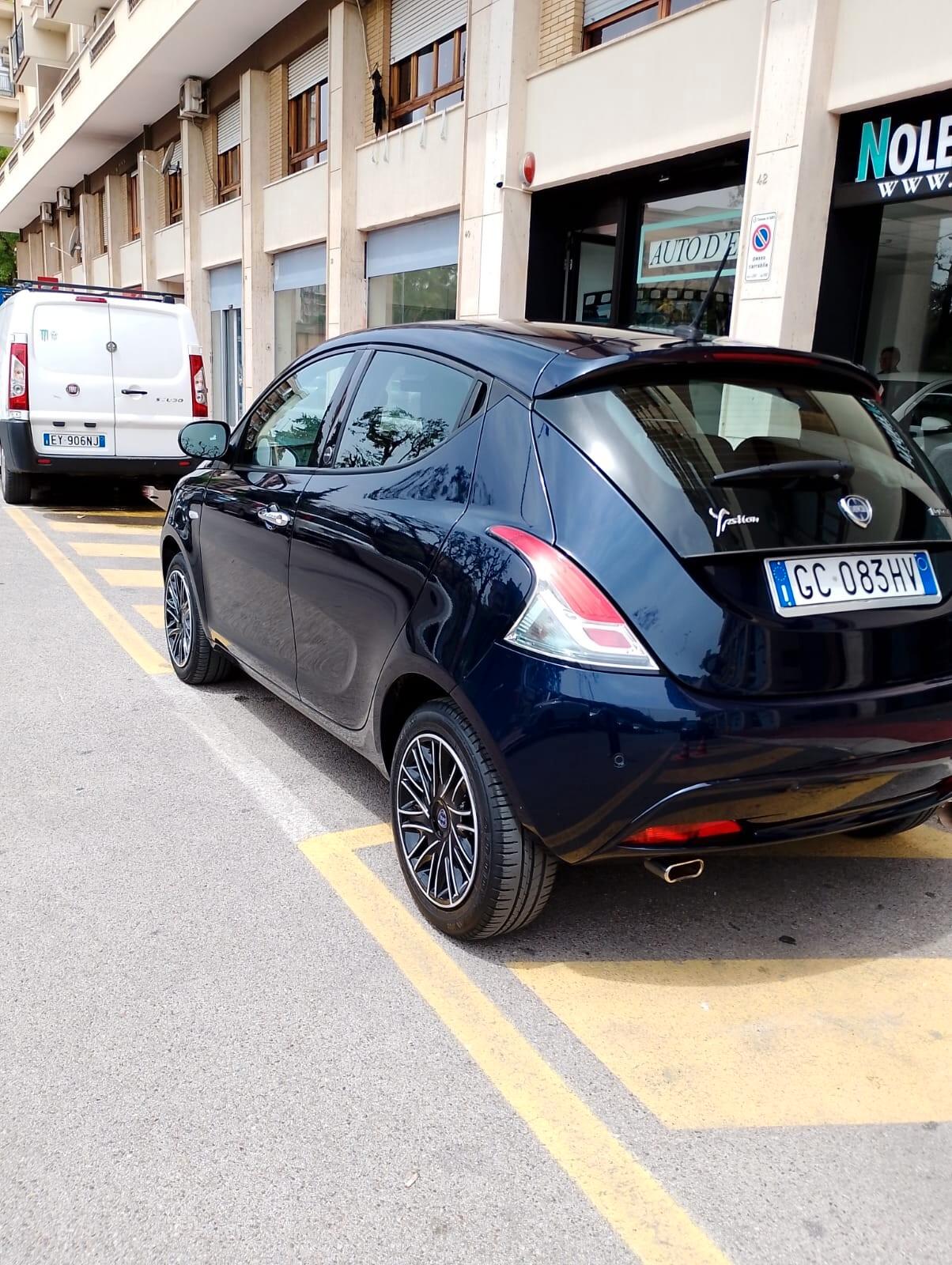 Lancia Ypsilon