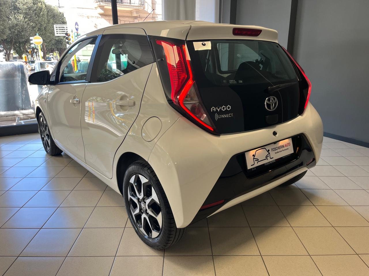 Toyota Aygo Connect 1.0 VVT-i 72 CV x-play