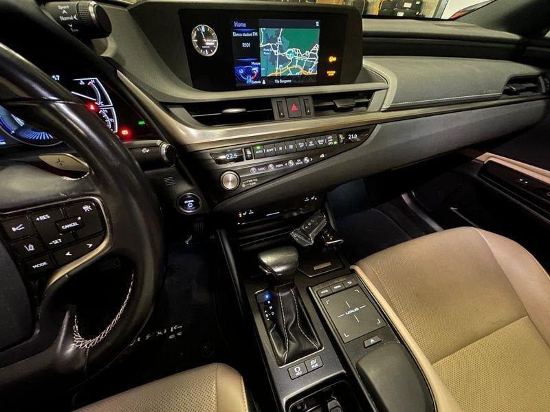 Lexus ES Hybrid Business