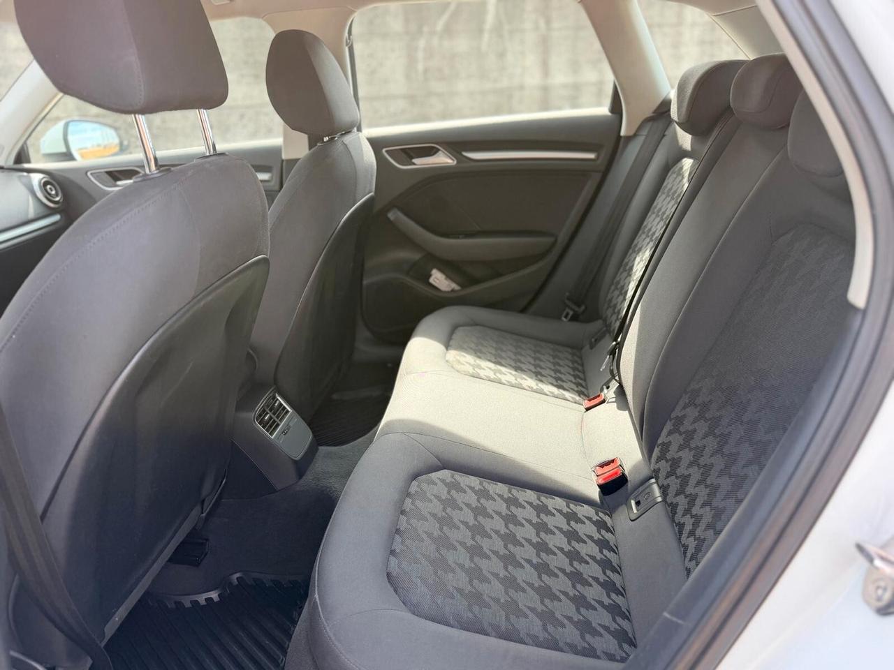 Audi A3 SPB 1.6 TDI clean diesel Ambition