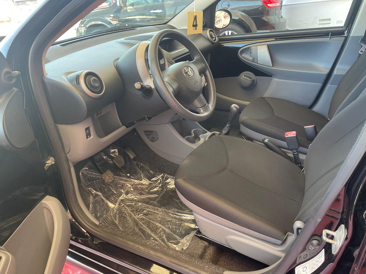 Toyota Aygo 1.0 12V VVT-i 5 porte Sol