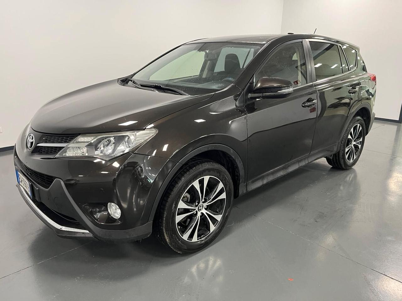 Toyota RAV 4 2.0 d-4d Lounge 4wd-EURO5B-MANUALE-