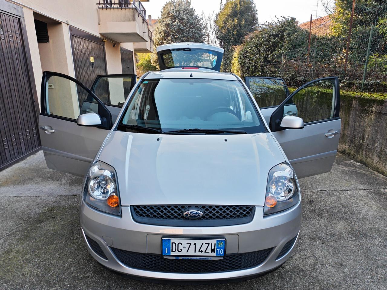 Ford Fiesta 1.2 BENZINA 75cv / 76.000km / Unipro