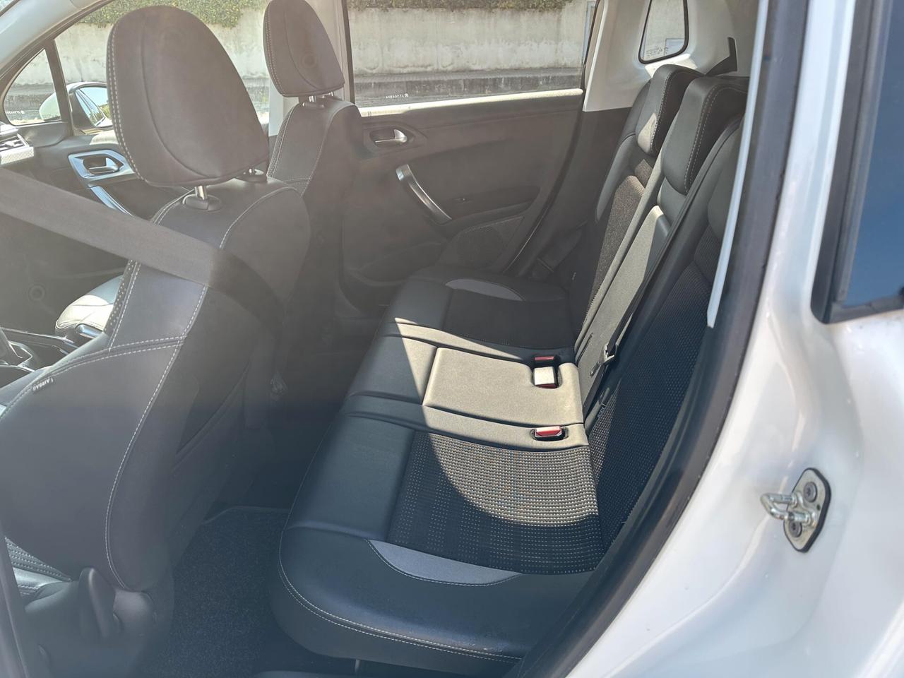 Peugeot 2008 BlueHDi 100 S&S Black Matt
