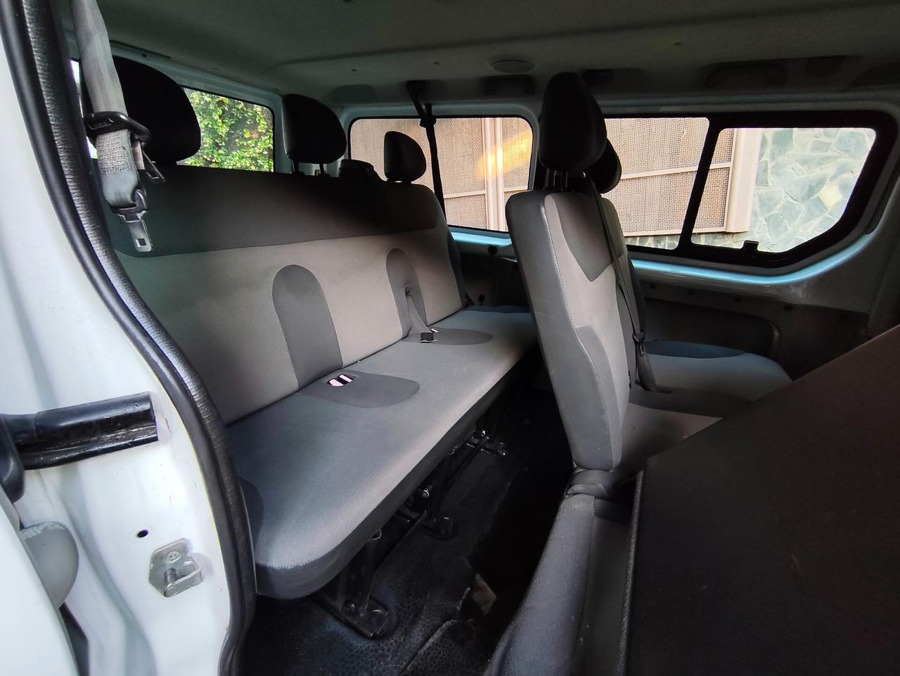 Renault Trafic T27 2.0 dCi/115 PC-TN Passenger 9 Posti