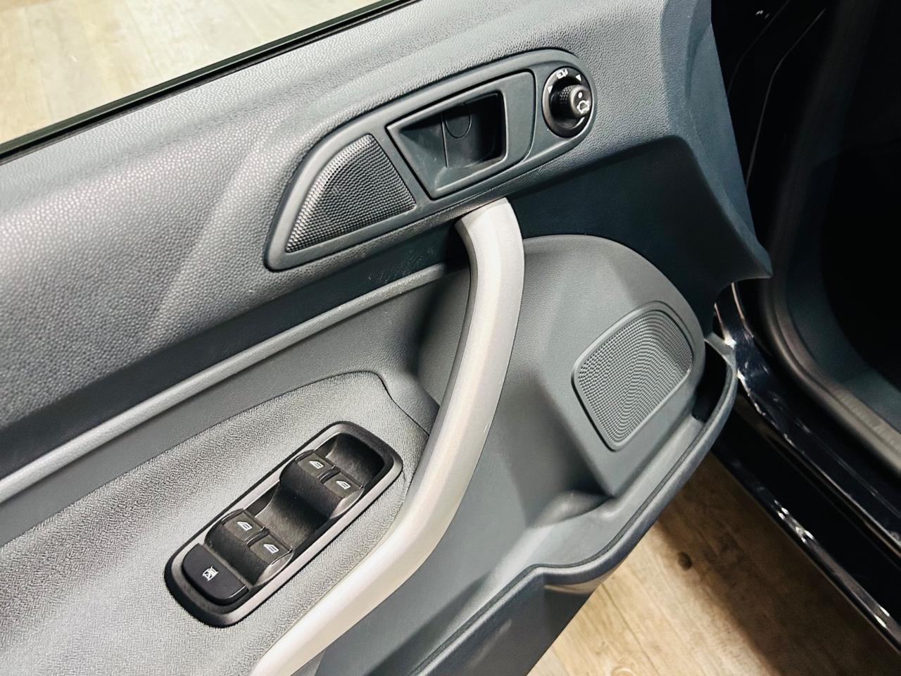 FORD FIESTA 1.4 TDCi CON SOLI 16.603 KM IN CONDIZIONI DA VETRINA.