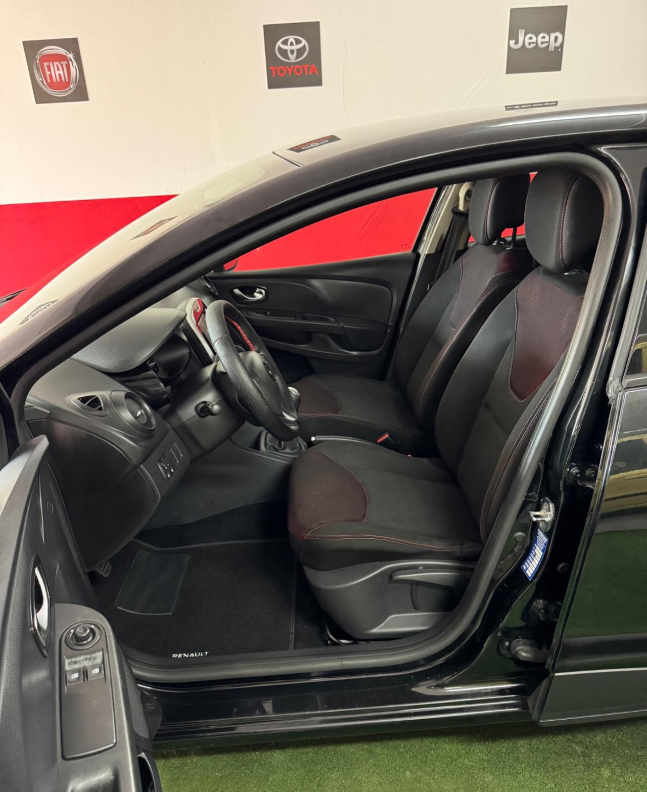 Renault Clio 1.2 75CV 5 porte Anno 2015 Unico proprietario