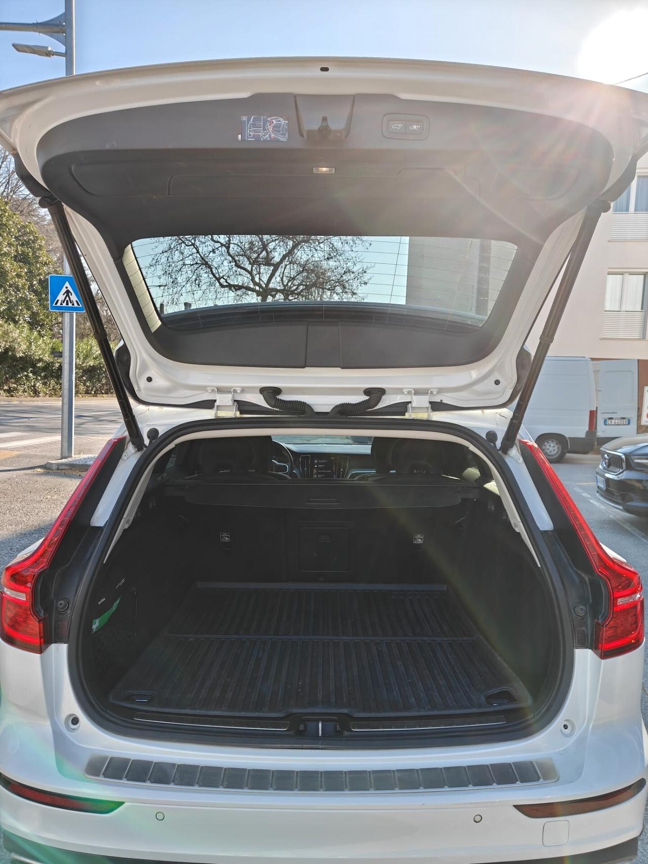 Volvo V60 Cross Country B4 (d) AWD automatico Plus