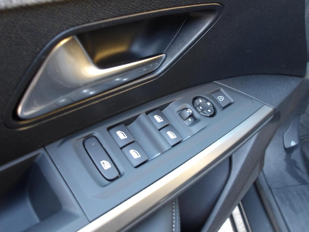 PEUGEOT 3008 Hybrid 145 e- DCS6 Allure