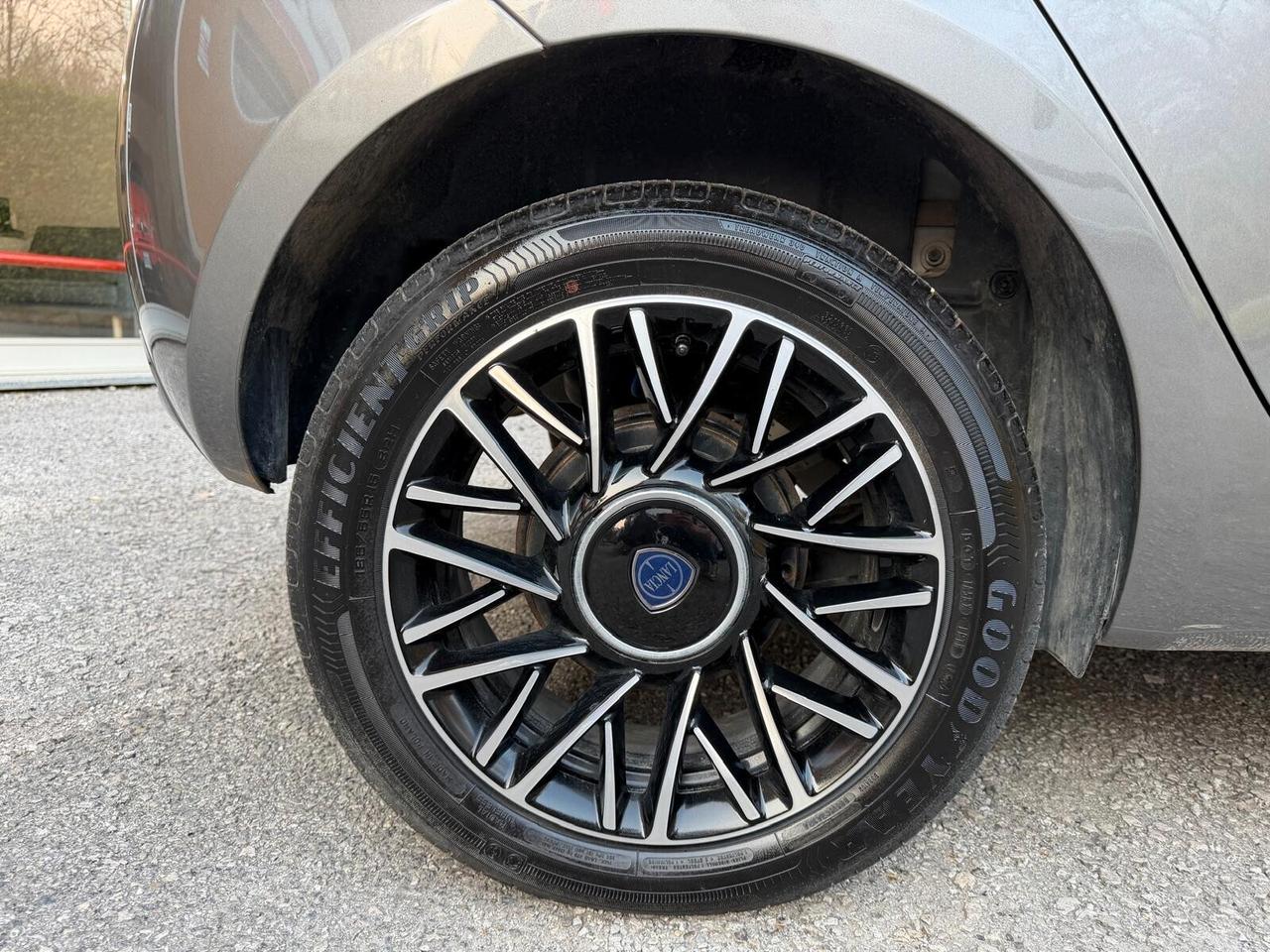 Lancia Ypsilon 1.0 FireFly 5 porte S&S Hybrid Platino