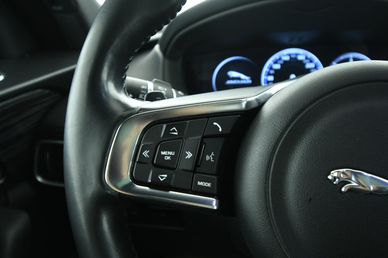 JAGUAR F-Pace 2.0d i4 Portfolio 180cv auto TETTO PANO+CAMERA+APP CONNECT