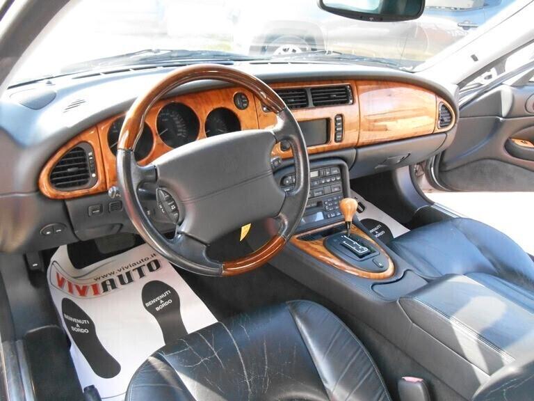JAGUAR XK8 4.0 COUPE' ISCRITTA A.S.I