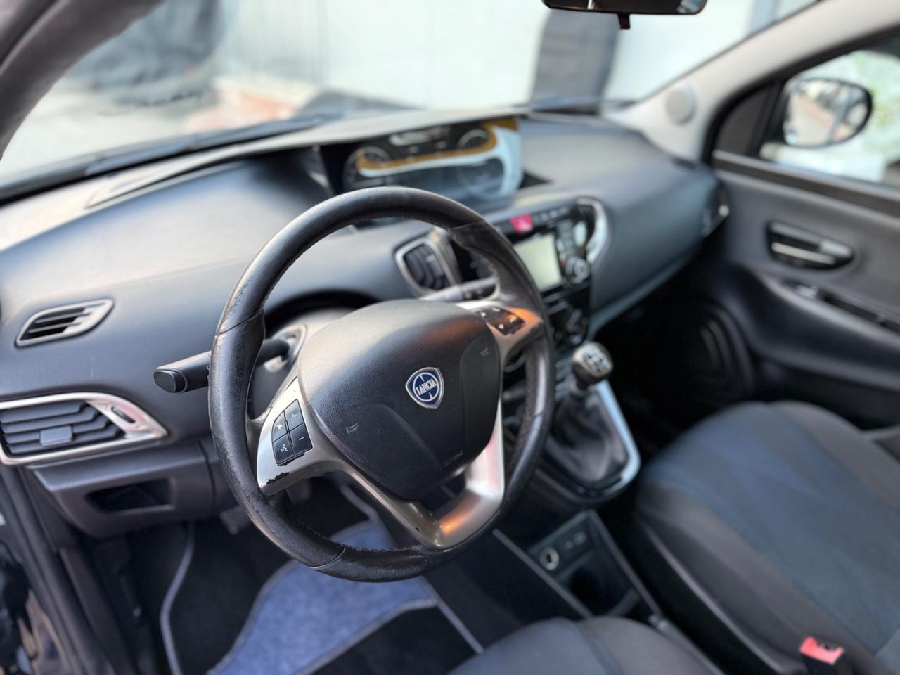 Lancia Ypsilon 1.2 69 CV 5 porte Platinum Km Certif.