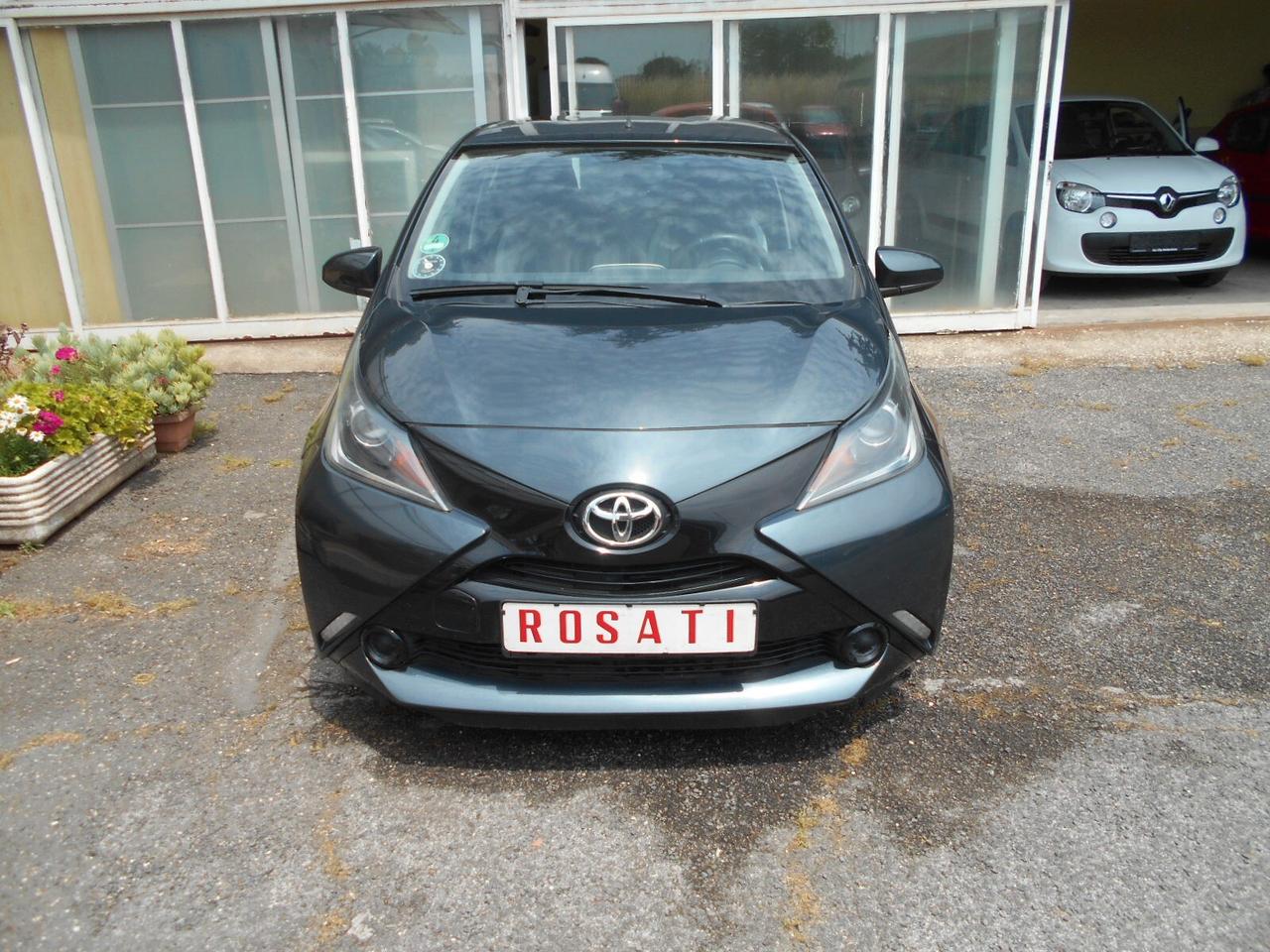 Toyota Aygo 1.0 5 porte Lounge Connect euro 5 neo patentati