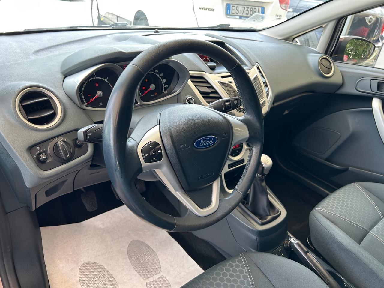 Ford Fiesta 1.6TDCi 5P *84000KM* TITANIUM