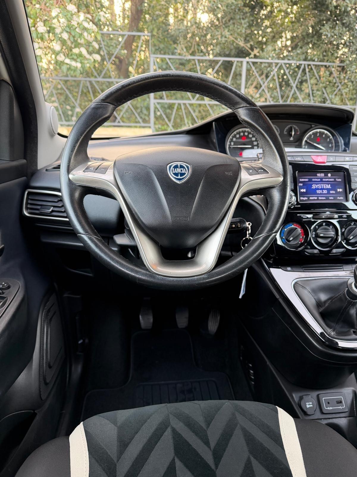 Lancia Ypsilon 1.2 69 CV 5 porte Gold