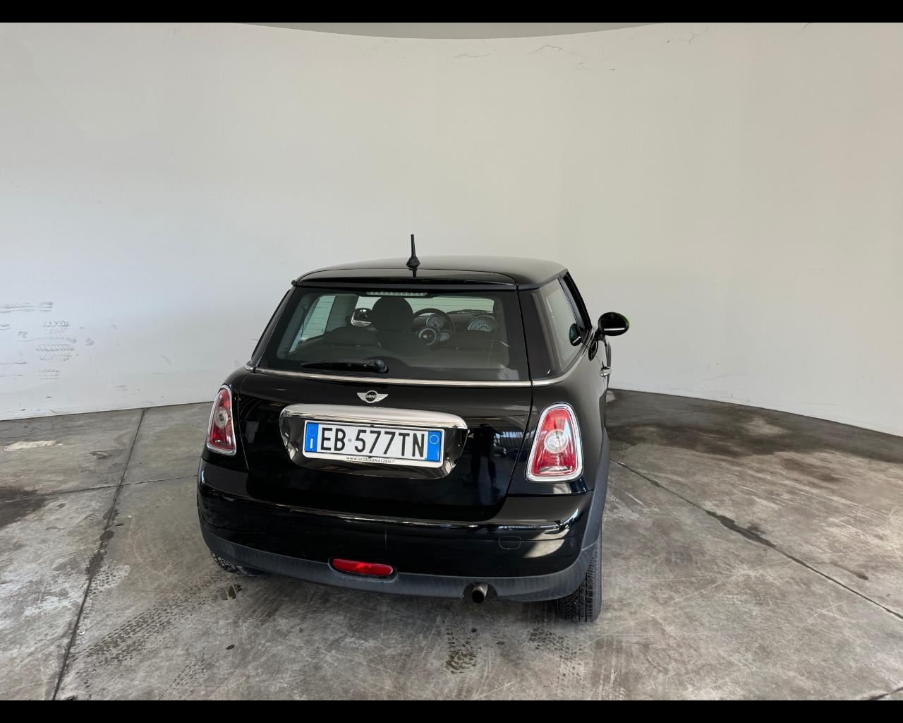 MINI Mini (R56) - Mini 1.4 16V One (55kW)