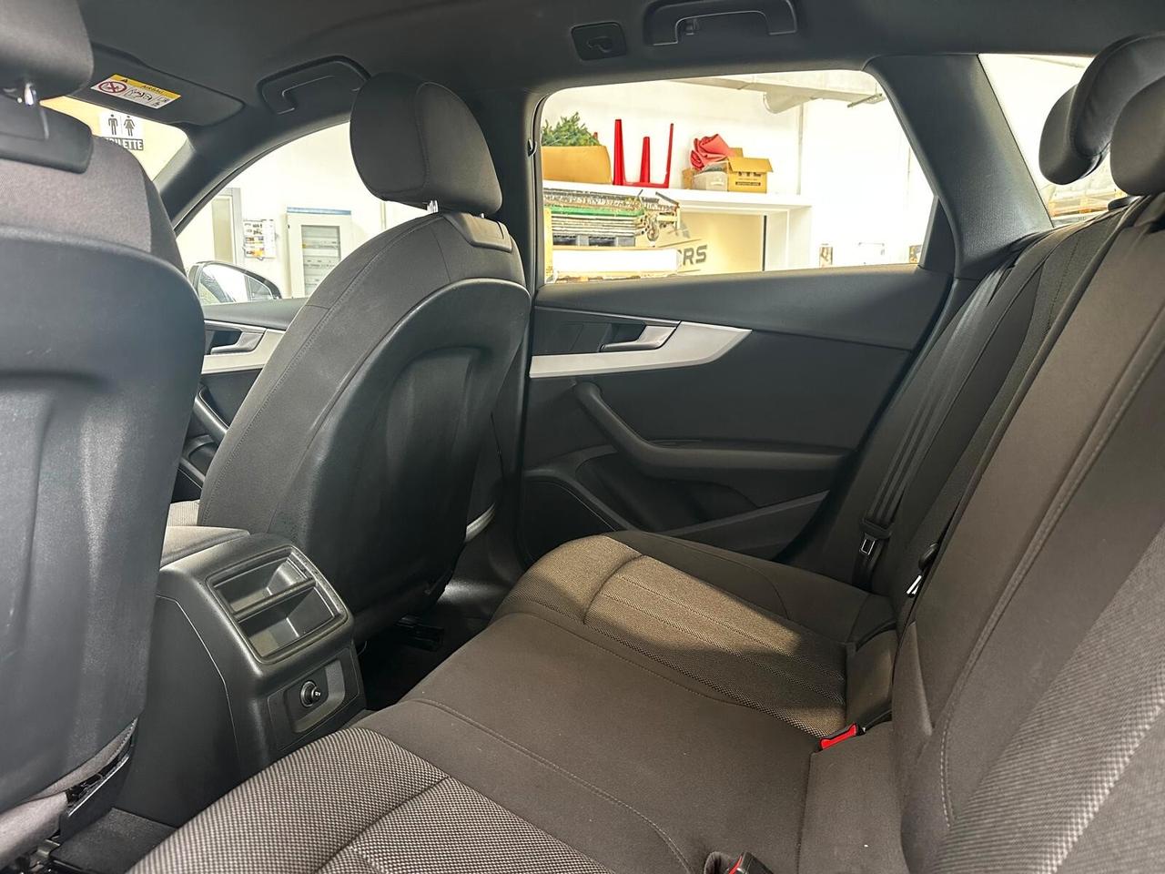 Audi A4 Avant 30 TDI/136 CV mhev S tronic Business Advanced