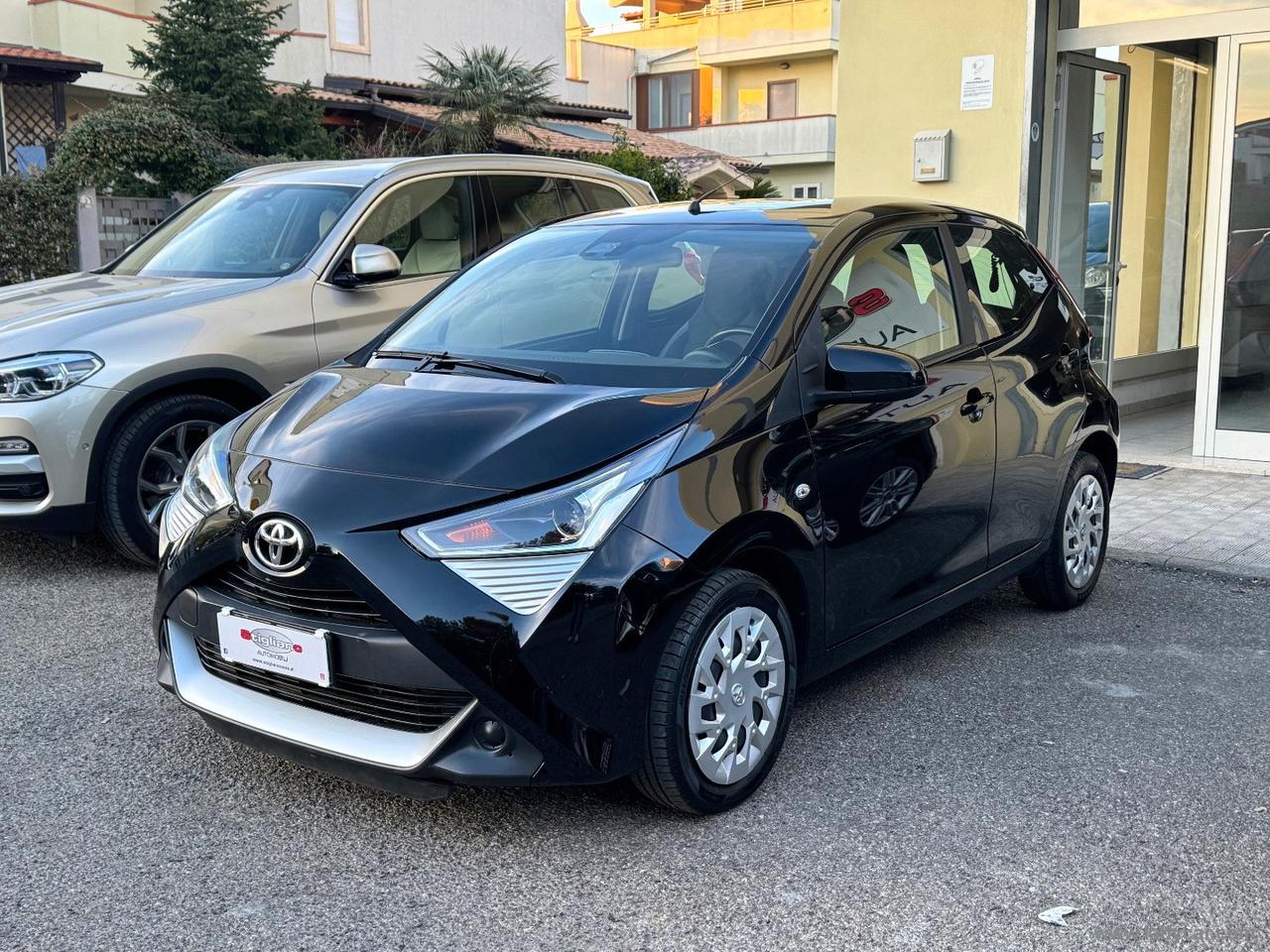 TOYOTA Aygo Connect 1.0 VVT-i 72 CV 5p. x-cool NEO PATENTATI