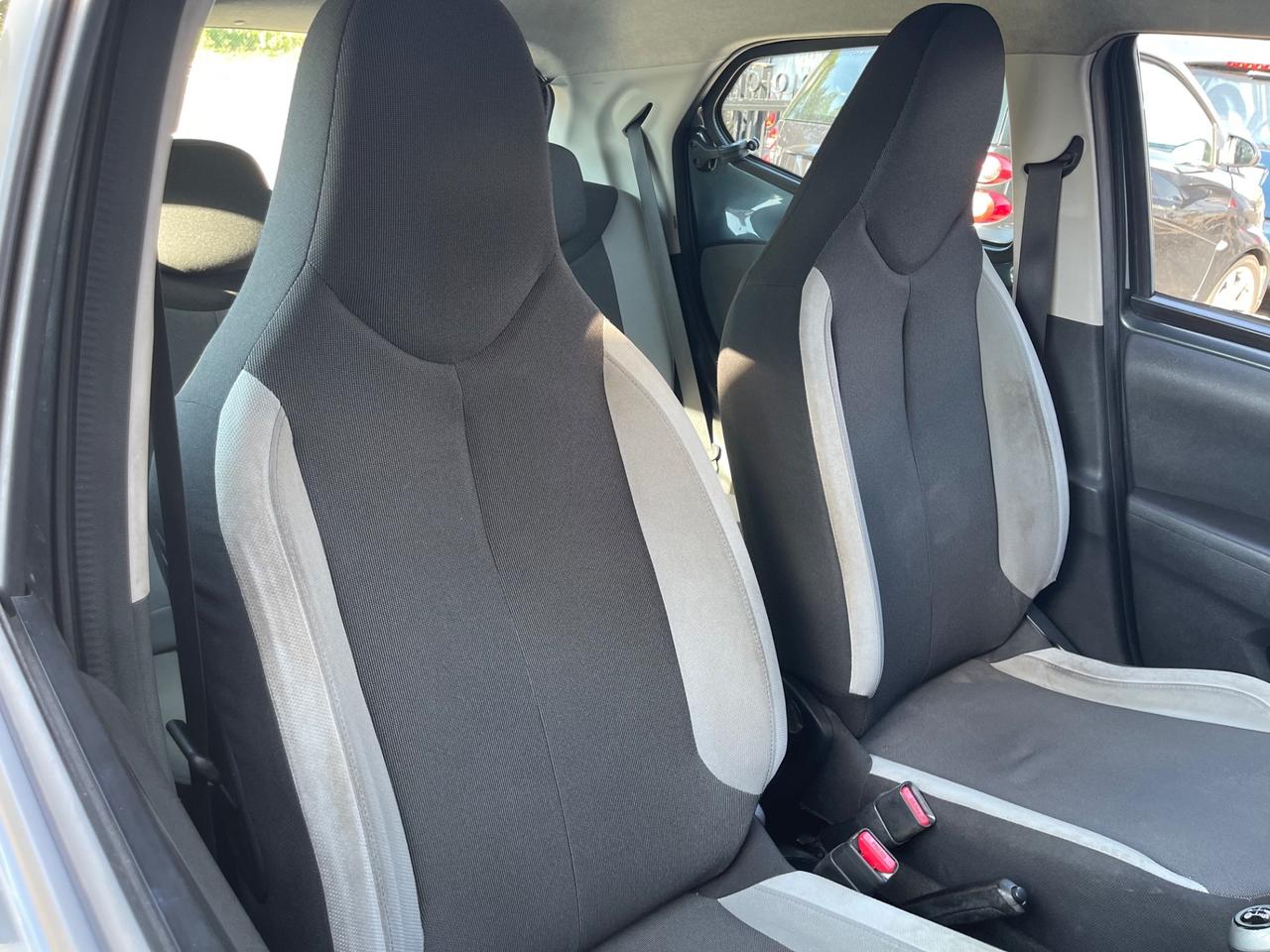 Toyota Aygo 1.0 VVT-i 69 CV 5 porte x-play