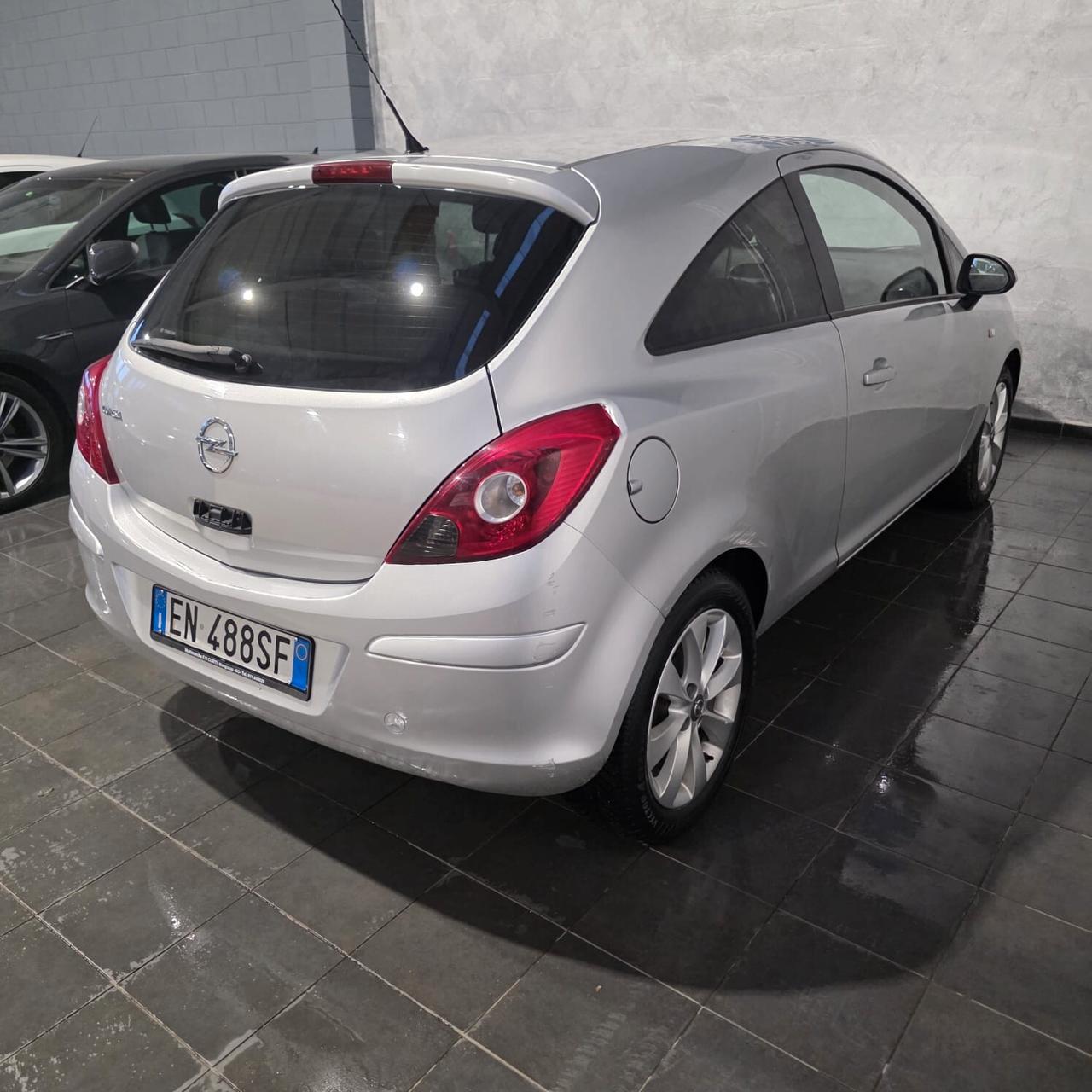 Opel Corsa 1.2 3 porte Edition