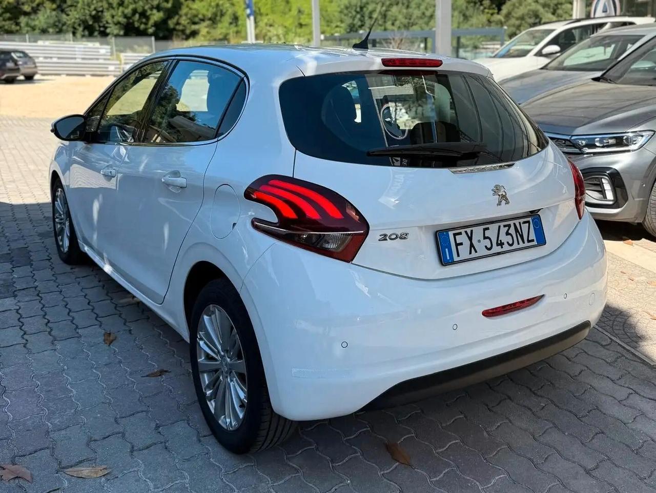 Peugeot 208 PureTech Turbo 110 EAT6 S&S 5 porte Allure