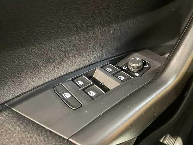 Volkswagen Polo 6ª serie 1.0TSI 95CV R-Line - NEOPATENTATI