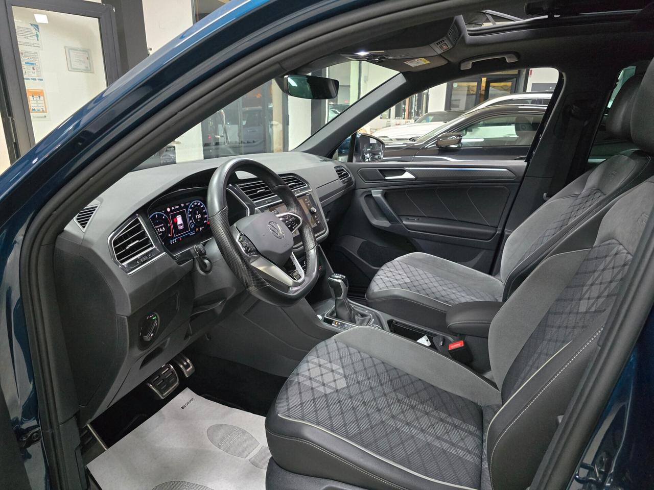 Volkswagen Tiguan 2.0 TDI 150 CV SCR DSG 4MOTION R-Line Tetto